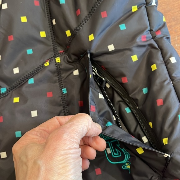 🌻3/$15🌻 Burton hooded vest - Picture 9 of 11